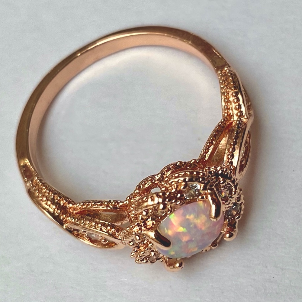 HP 🎉Round Opal Halo Twist Ring In Rose Gold NWOT - Picture 7 of 11